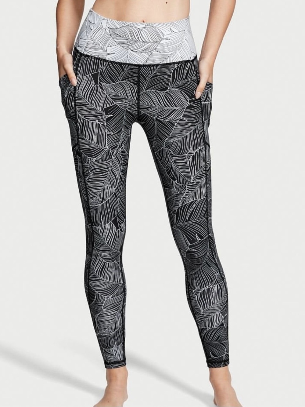 Victoria's Secret Black/White Palm Leaf-Print High-Rise Capri Leggings 3 pockets